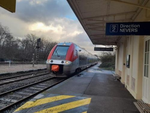 Train en gare d'Etang