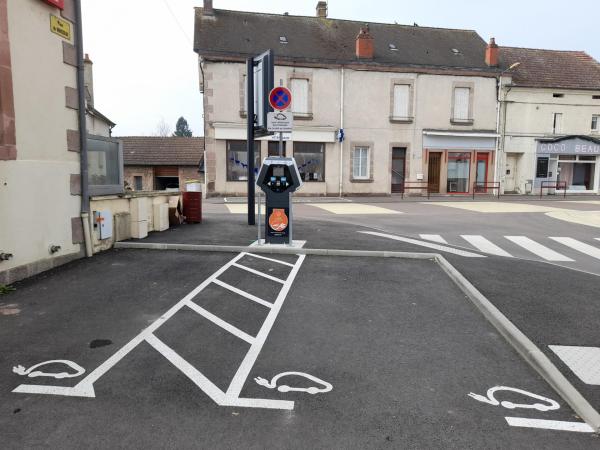 Borne de recharge pour véhicules électriques